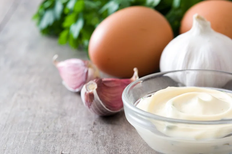 רוטב איולי שום שישדרג כל סלט וכל תבשיל רוטב איולי שום שישדרג כל סלט וכל תבשיל