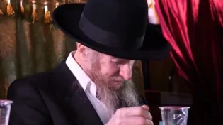 מרטיט: הילדים שרו וזקן המשגיחים פרץ בבכי 