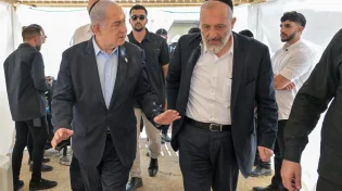 הספר התורני שקיבל ראש הממשלה בניחום האבלים