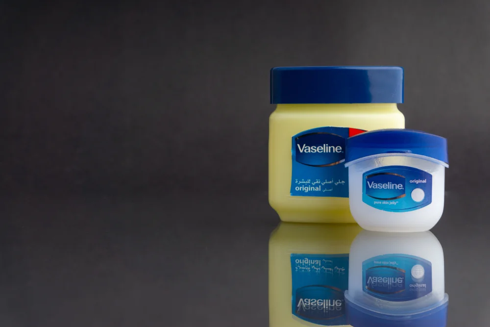 האם מותר לשים וזלין בשבת?