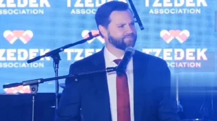 הקשר היהודי: סגן הנשיא המיועד נאם בפני מאות חרדים
