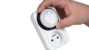 האם מותר לכוון שעון שבת בשבת?