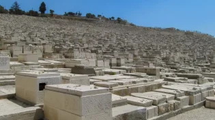 האם אפשר לבקר בבית קברות בשבת?