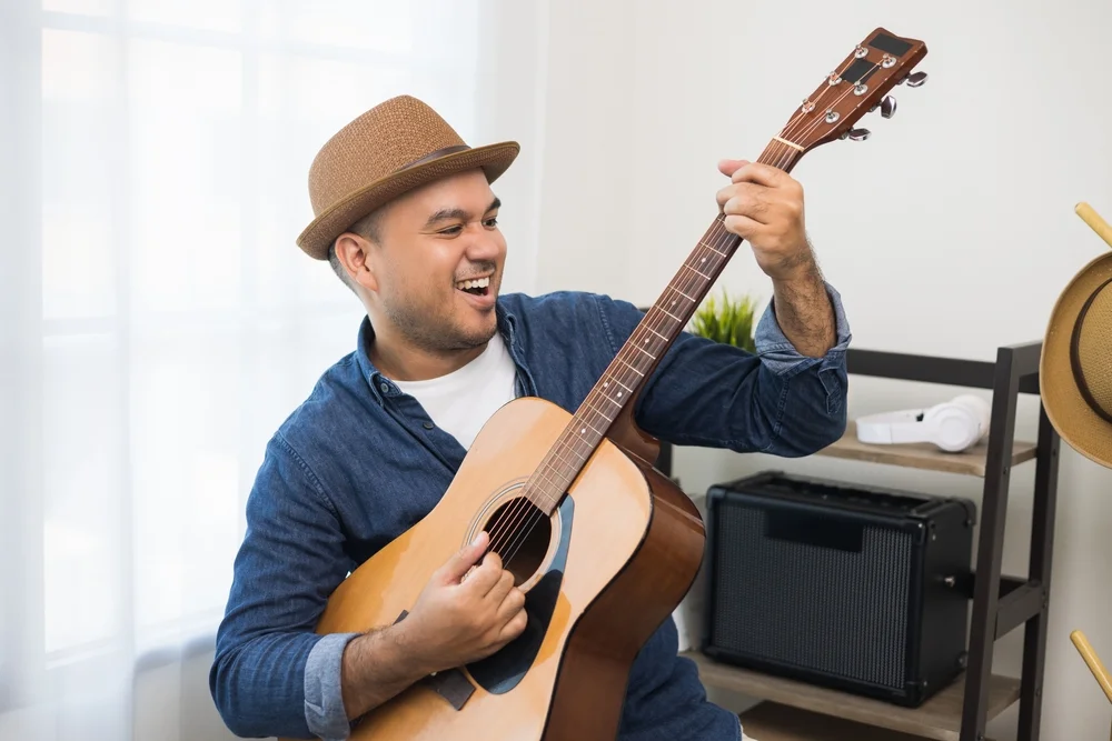 האם אסור לנגן בשבת? האם אסור לנגן בשבת?