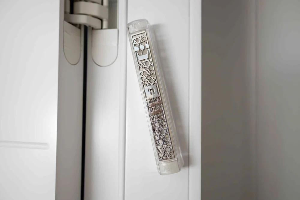 האם אפשר לקבוע מזוזה בשבת?