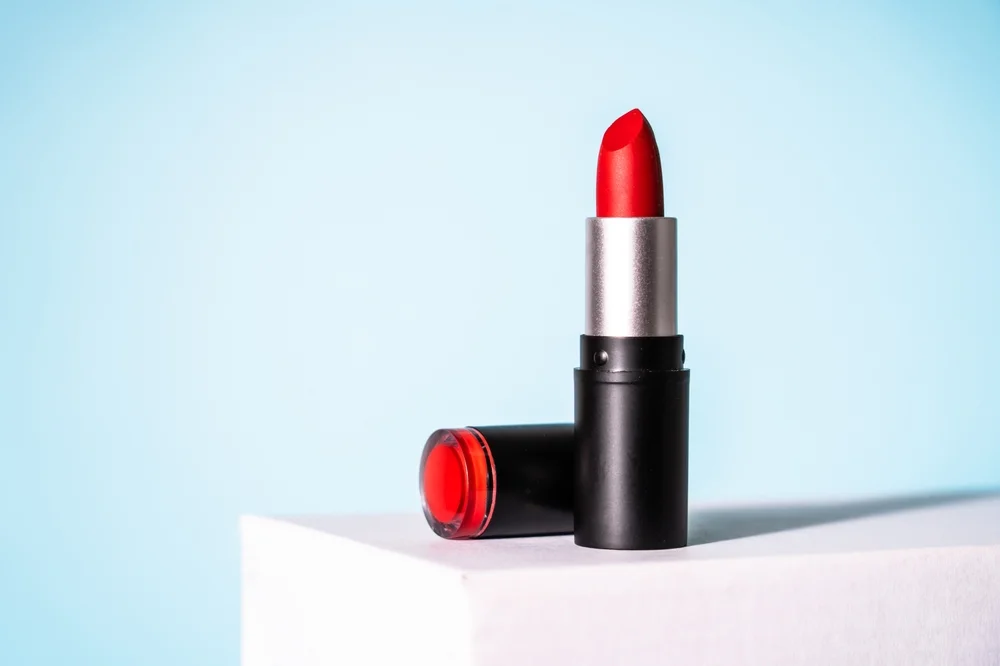 האם מותר לשים אודם בשבת? האם מותר לשים אודם בשבת?