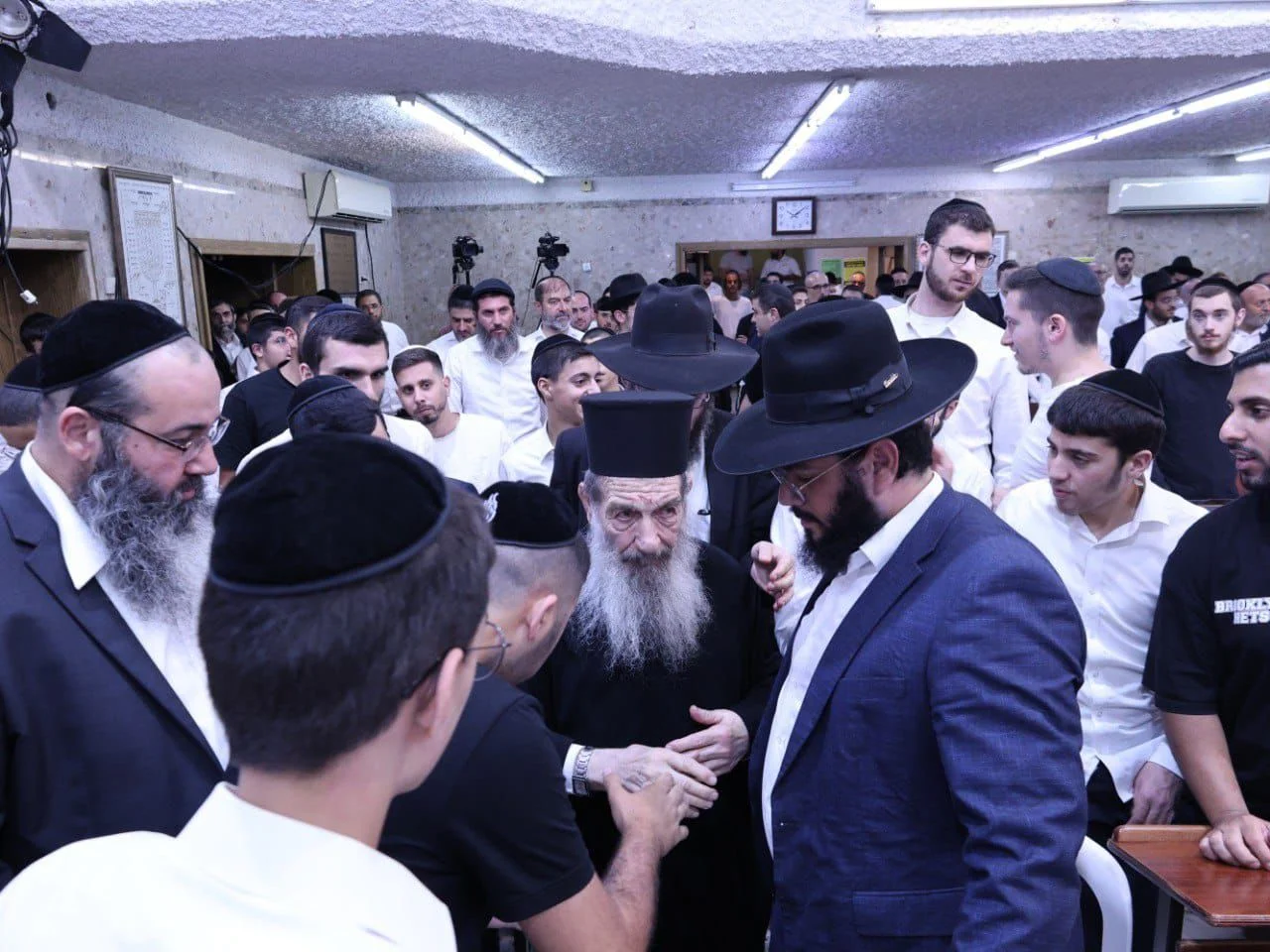 אתמול: מאות השתתפו בהילולת "אור החיים" הקדוש