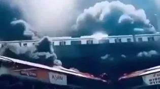 המהומות האלימות בבנגלדש: הרכבת דהרה לתוך האש