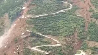 מפולת בוץ ענקית על רקע הנוף הפסטורלי
