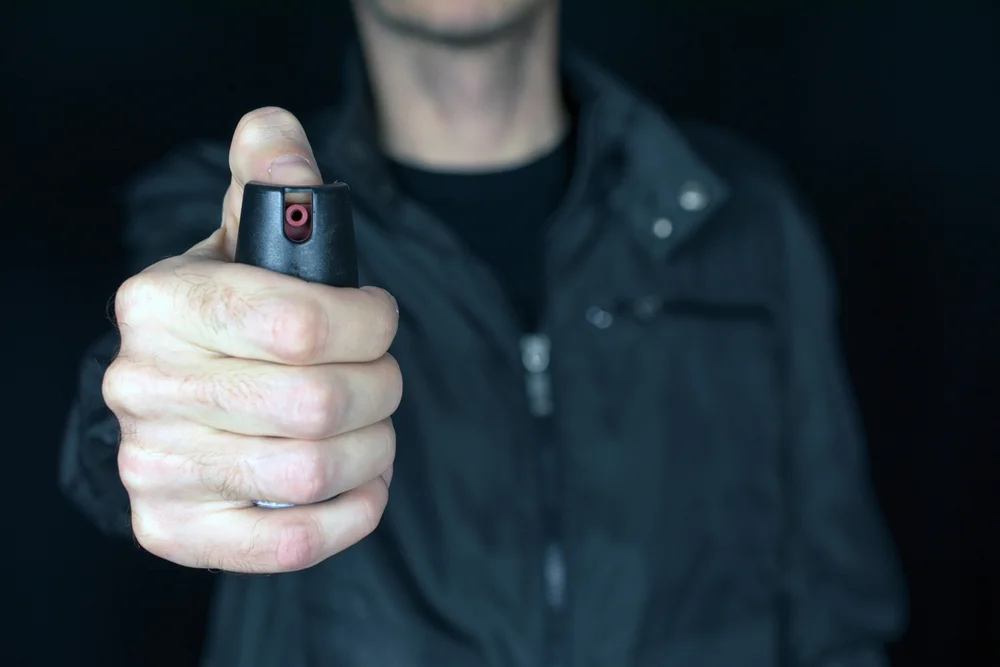 האם מותר לשאת או להחזיק גז פלפל בשבת?