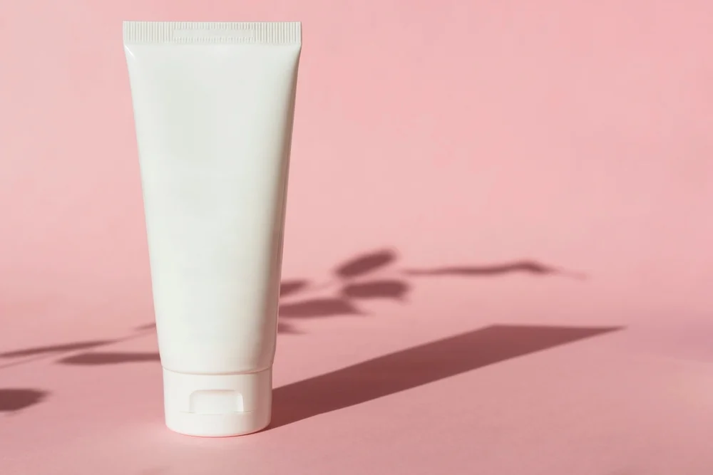 האם מותר למרוח קרם ידיים בשבת?