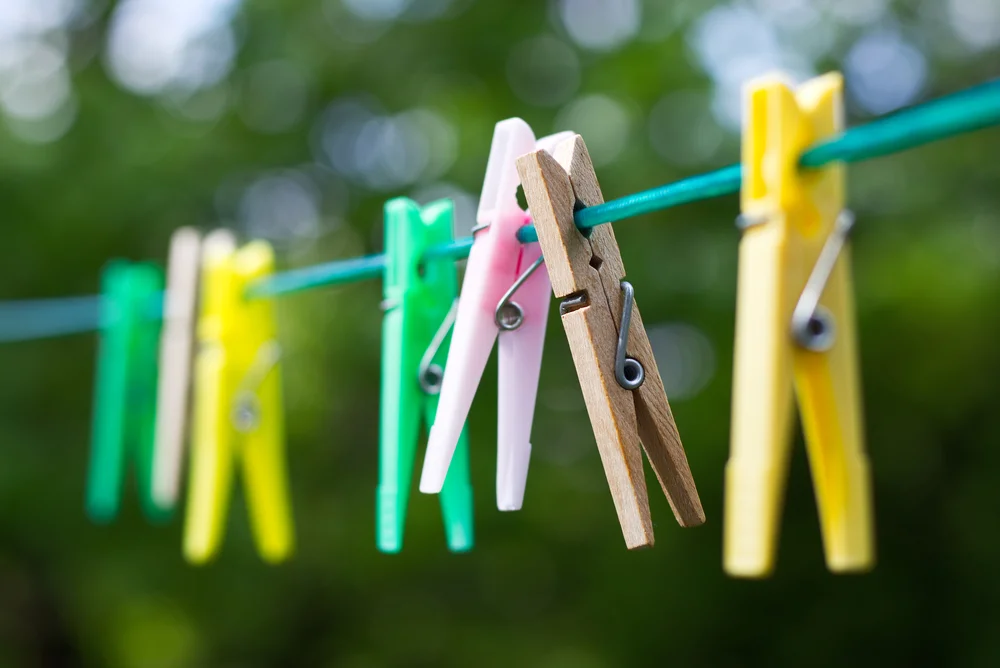 האם מותר להוריד כביסה בשבת?