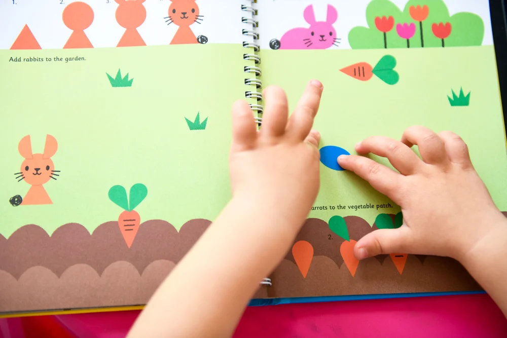 האם מותר מדבקות בשבת?