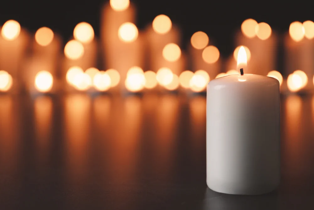 האם מותר להדליק נר נשמה בשבת?