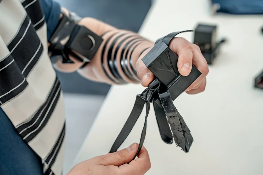 האם מותר לנסוע עם תפילין בשבת?