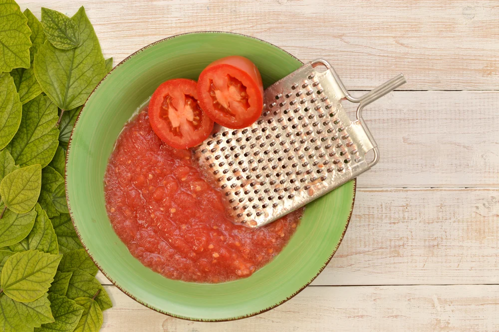 האם מותר להכין רסק עגבניות בשבת?