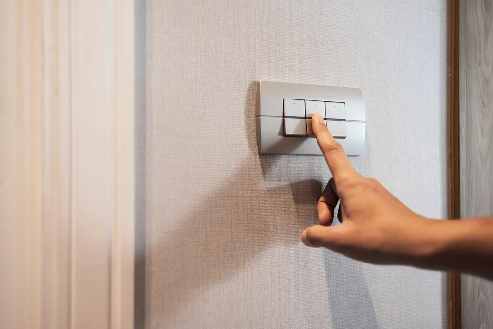 האם מותר להדליק אור בחג? האם מותר להדליק אור בחג?