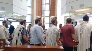 באבוד רשעים רינה: החגיגה הבוקר לאחר התפילה
