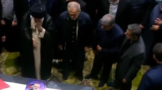 הלווייתו של הצורר: ח'מינאי נפרד מהניה