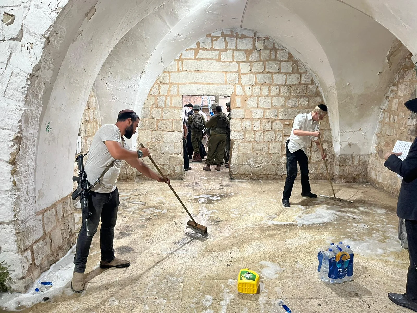 שיפוצים ותחזוקה לילית בקבר יוסף תחת אבטחה כבדה