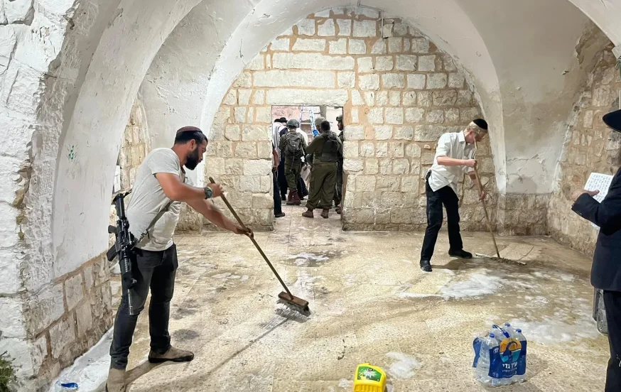שיפוצים ותחזוקה לילית בקבר יוסף תחת אבטחה כבדה שיפוצים ותחזוקה לילית בקבר יוסף תחת אבטחה כבדה