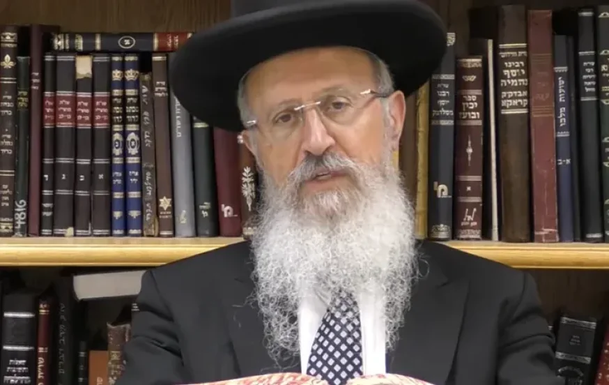 הגאון הרב יוסף: "אין לאכול בצ'ונטיות ללא תעודת כשרות" הגאון הרב יוסף: "אין לאכול בצ'ונטיות ללא תעודת כשרות"