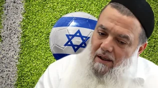 "שיחקנו היום כדורגל": הרב יגאל כהן מפתיע