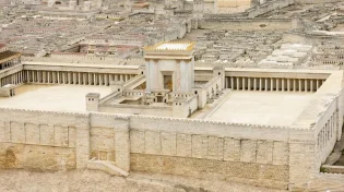 האם אנו בשנה שבה ייגלה מלך המשיח?