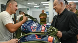 חובשי הכיפה קיבלו את ראש הממשלה בבקו"ם: "עד&nbsp;לניצחון"