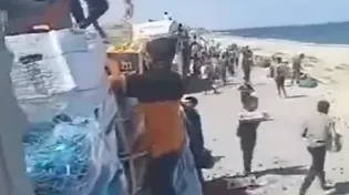 כאוס בעזה: משאיות הסיוע נבזזות