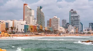 היסטוריה של איסורים: הרבנים מתירים נסיעה לחוף שרתון