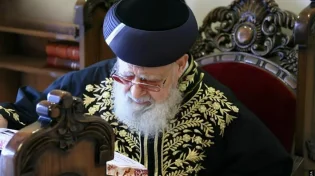 מה פסק מרן על מקלחת בשבוע שחל בו?