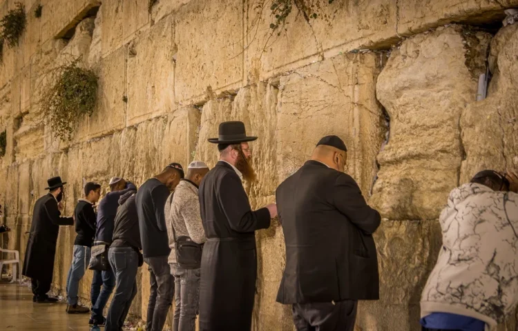 קינות ותפילות - תענית ט' באב: שידור חי 