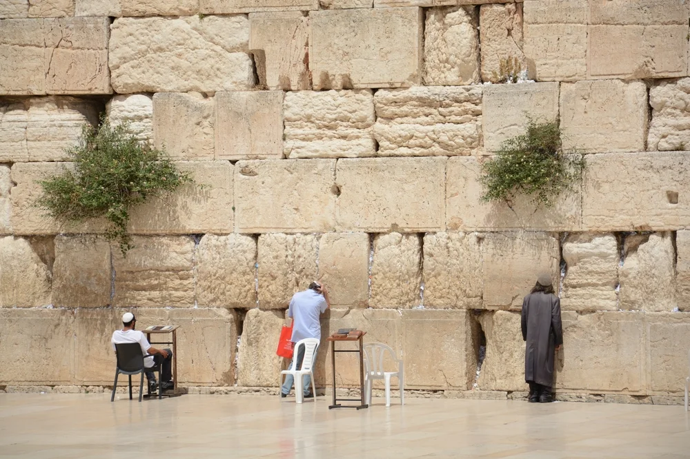 האם מותר להגיד בוקר טוב בתשעה באב?