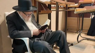 מרן הגרמ"ה הירש בקריאת מגילת איכה 