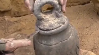 הארכיאולוגים מצאו כד ובתוכו הסתתר מטמון