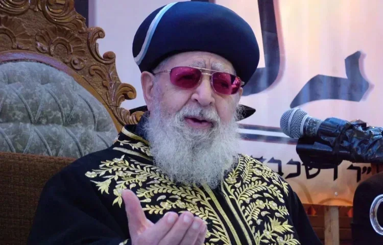  מרן הראשון לציון רבינו עובדיה יוסף זצ"ל  על מצוות תפילין