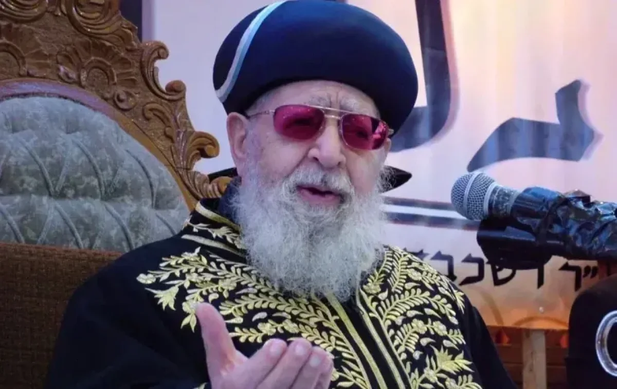  מרן הראשון לציון רבינו עובדיה יוסף זצ"ל  על מצוות תפילין