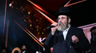 10 שנים, 10 קולות: אייזיק האניג באלבום נוסטלגי "קול