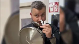 טריק למטבח: איך לרוקן את המים שבסיר?