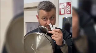 טריק למטבח: איך לרוקן את המים שבסיר?