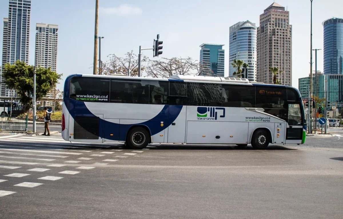 כתב אישום חמור נגד נהג אוטובוס שתקף נוסע חרדי