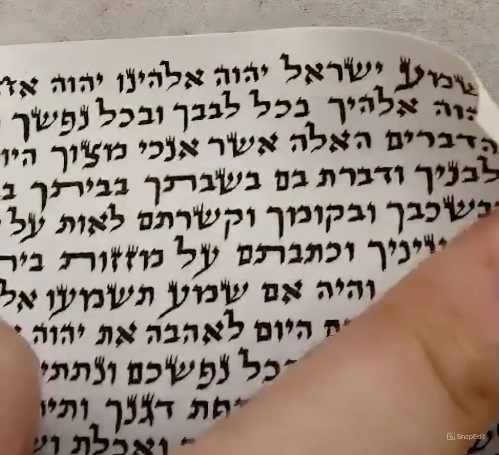 גודל הנחיצות בבדיקת המזוזות והתפילין