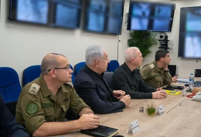 נתניהו וגלנט מפקדים על מתקפת המנע הישראלית נתניהו וגלנט מפקדים על מתקפת המנע הישראלית