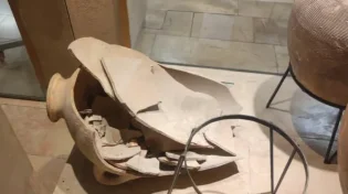 בן 5 שבר בטעות פריט עתיק במיוחד במוזיאון בחיפה 