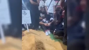 מצמרר: שירת אמונה על קברו של החטוף 