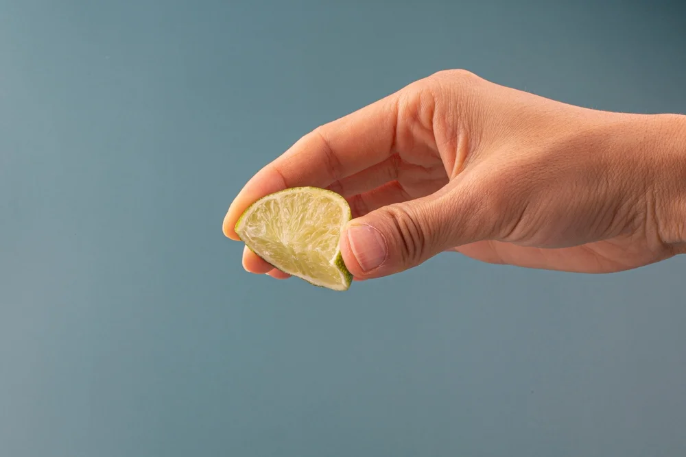 האם מותר לסחוט לימון בראש השנה? האם מותר לסחוט לימון בראש השנה?