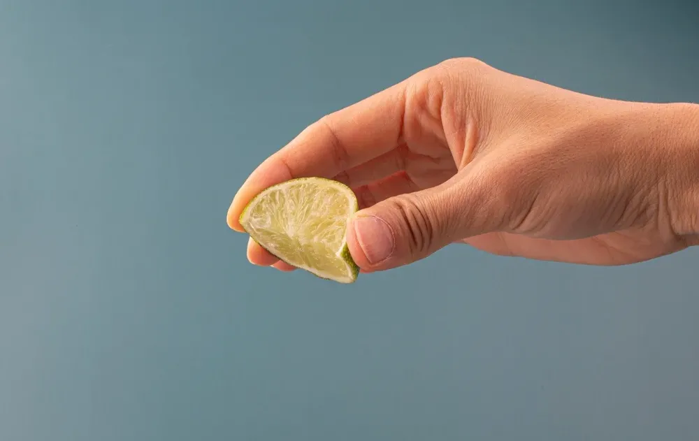 האם מותר לסחוט לימון בראש השנה?