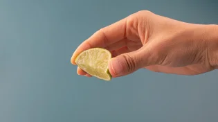 האם מותר לסחוט לימון בראש השנה?