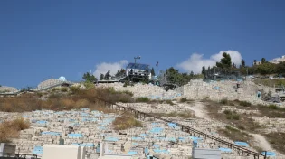 האם מותר להתפלל אצל צדיק בראש השנה?
